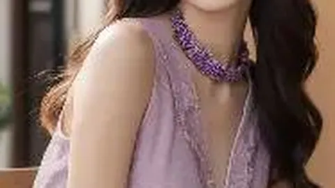 中国男足主场以大比分战胜新加坡队 新华社报道