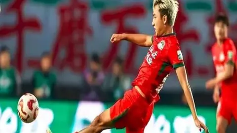 深圳新鹏城首战逆转分析：姜至鹏红牌，外援伤退，陈涛表情凝重